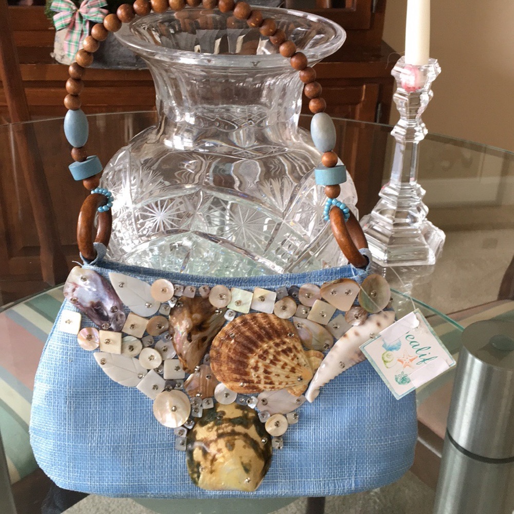 Sealife seashell purse. New